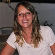 Profesora nativa de castellano, con más de 3 años de experiencia en brindar clases particulares, online a niños y adultos.